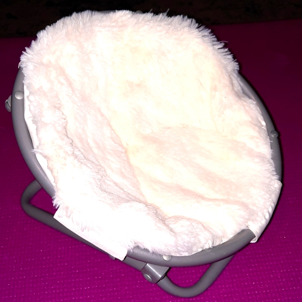 ✂️WHITE FUR SAUCER CHAIR FOR DOLLS